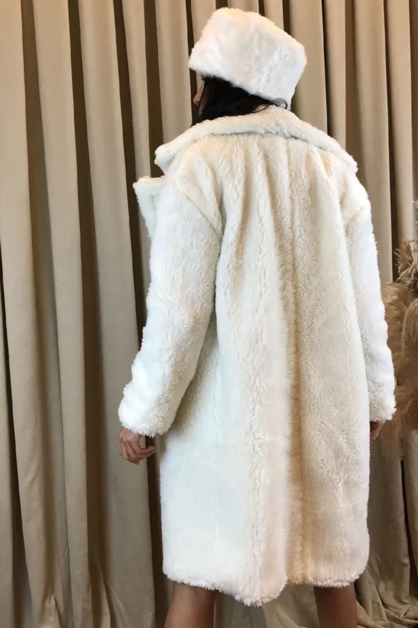 Düğme Detaylı Oversize Uzun Beyaz Teddy Kaban